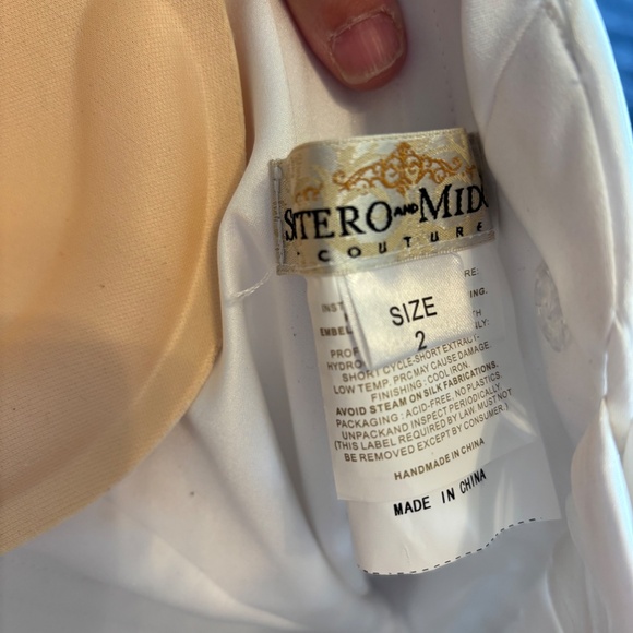 Wedding Dress - Picture 7 of 12